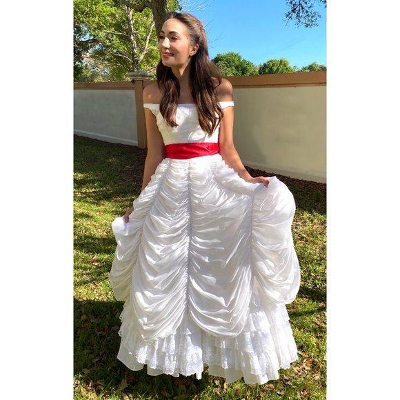 Vintage White Layered Ball Gown Wedding Dress - Picture 12 of 17